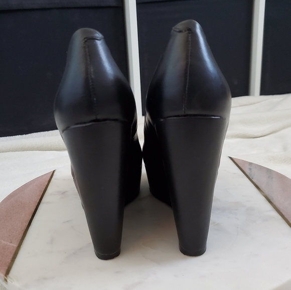 Le Chateau Black Wedges - Picture 3 of 7